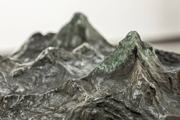 Serial Matterhorn Eroded, 2020, 40 x 40 x 13 cm, Bronze, Detail